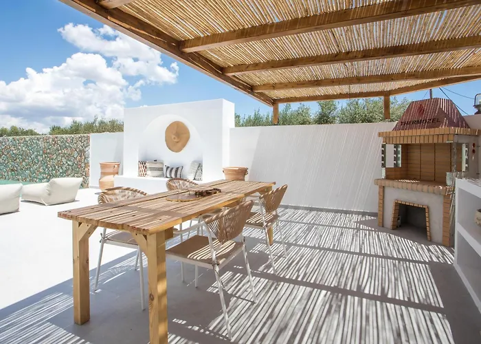 Zaia & Living, N3, Pool View,