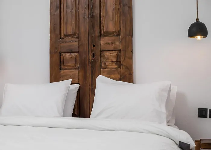 Zaia & Living, N3, Pool View,