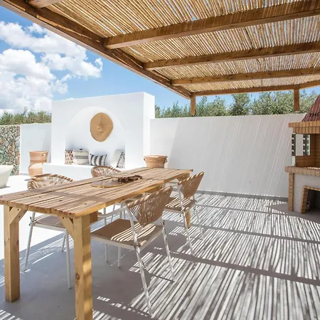 Zaia & Living, N3, Pool View,