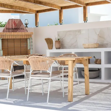 Zaia & Living, N3, Pool View, Gennadi