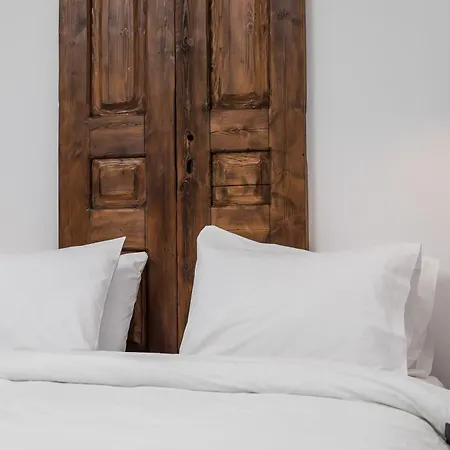 Zaia & Living, N3, Pool View,