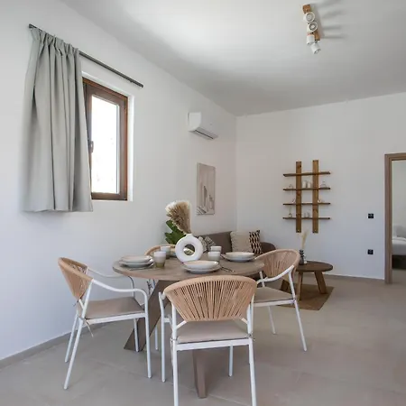 Daire Zaia & Living, N3, Pool View,