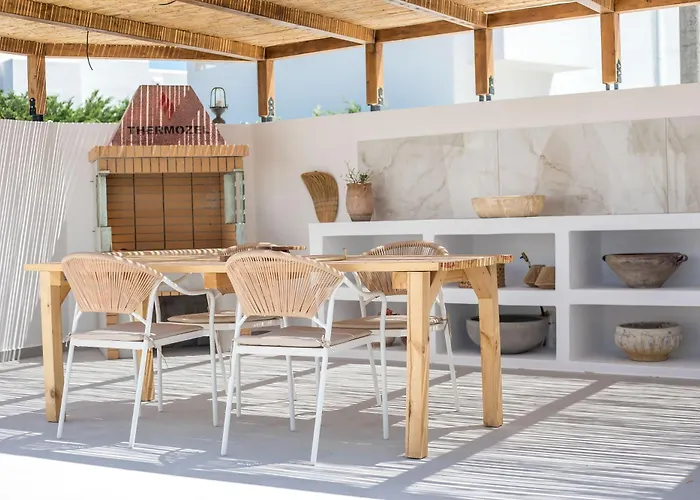 Zaia & Living, N3, Pool View, غينادي