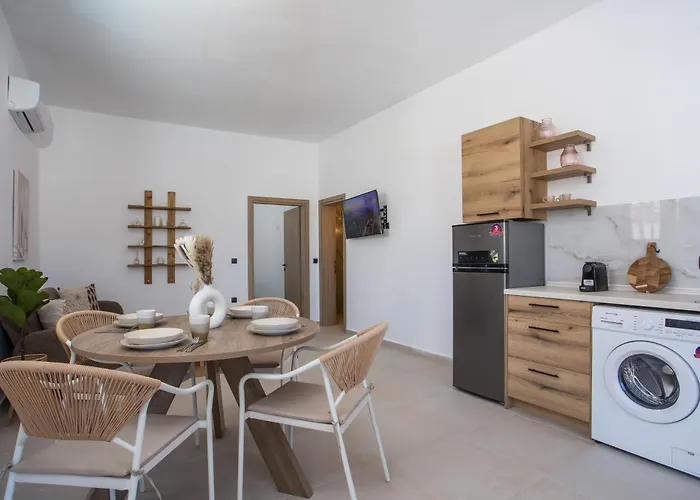 Zaia & Living, N3, Pool View, شقة *